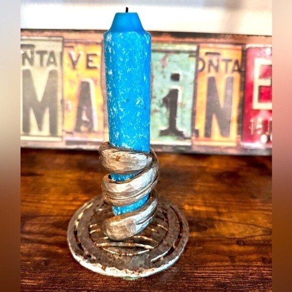 Rustic Horse Shoe Iron Candle Holder - Picture 7 of 16